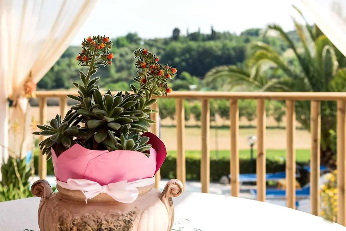 Villa Il Rustichino, Country Villa With Pool Soianella